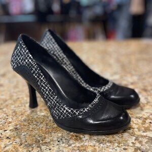 Nine West Round Toe Spectator Pump